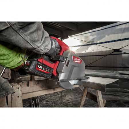 MILWAUKEE M18 FUEL™ 66 mm kotoučová pila na kov 4933472111