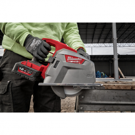 MILWAUKEE M18 FUEL™ 66 mm kotoučová pila na kov 4933472111