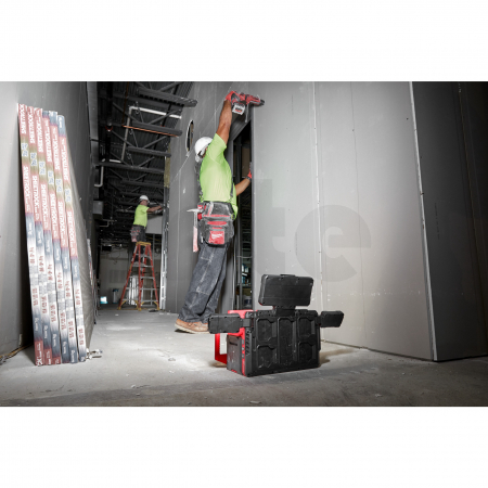 MILWAUKEE M18  POALC-0 PACKOUT prostorové světlo a nabíječka 4933478120