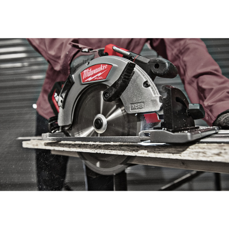 MILWAUKEE M18 FUEL™ okružní pila 66 mm na dřevo a plast 4933471195