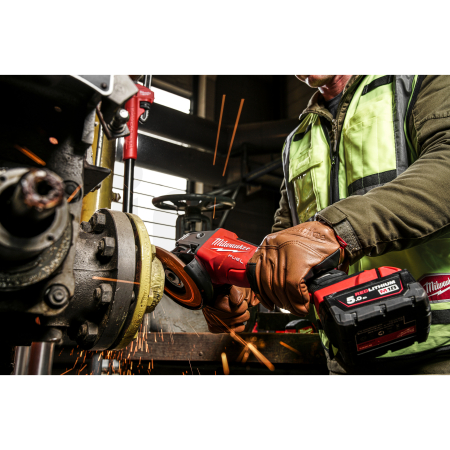 MILWAUKEE M18 FUEL™ 125 mm úhlová bruska s kolébkovým spínačem 4933478437