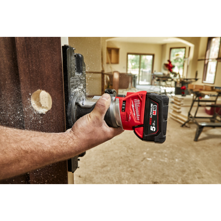 MILWAUKEE M18 FUEL™ horní frézka s objímkami 8 mm / 6 mm 4933479073