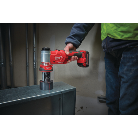 MILWAUKEE M18HKP-201C - M18™ FORCE LOGIC™ Hydraulický děrovač  4933451202