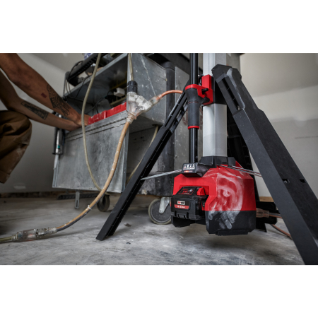 MILWAUKEE M18™ Vysoce výkonná stojanová svítilna s nabíječkou 4933478116