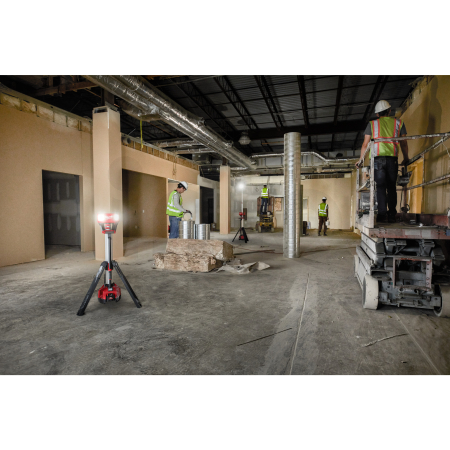 MILWAUKEE M18™ Vysoce výkonná stojanová svítilna s nabíječkou 4933478116