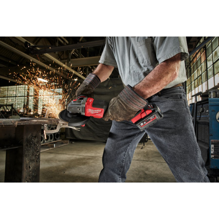 MILWAUKEE M18 FUEL™ vysoce výkonná úhlová bruska 125 mm s kolébkovým spínačem 4933471078