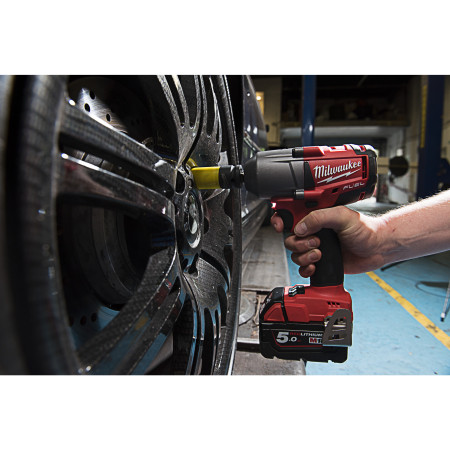 MILWAUKEE M18 FUEL™ ½″ rázový utahovák s pojistným kroužkem 4933459186