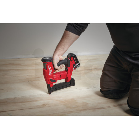 MILWAUKEE M18 FUEL™ sponkovačka s úzkou korunkou 4933471941