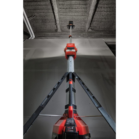 MILWAUKEE M18™ vysoce výkonná stojanová LED svítilna a nabíječka 4933451897