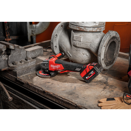 MILWAUKEE M18 FUEL™ ONE-KEY™ 125 mm úhlová bruska s kolébkovým spínačem 4933479633