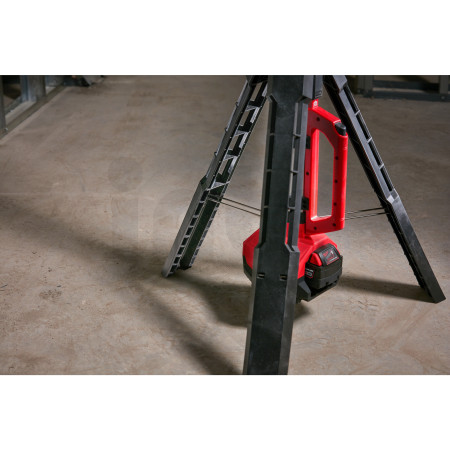MILWAUKEE M18™ LED stojanová svítilna 4933451895