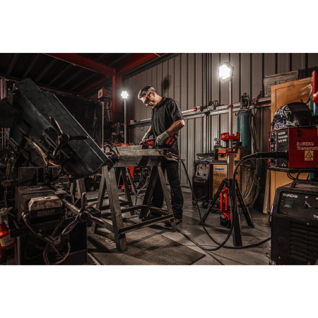 MILWAUKEE M18™ LED stojanová svítilna 4933451895