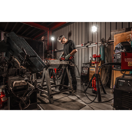 MILWAUKEE M18™ LED stojanová svítilna 4933451895