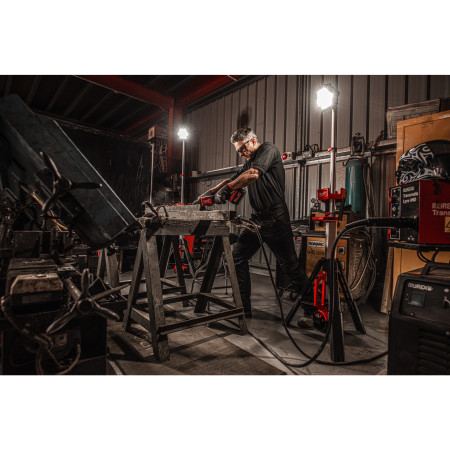 MILWAUKEE M18™ LED stojanová svítilna 4933451895