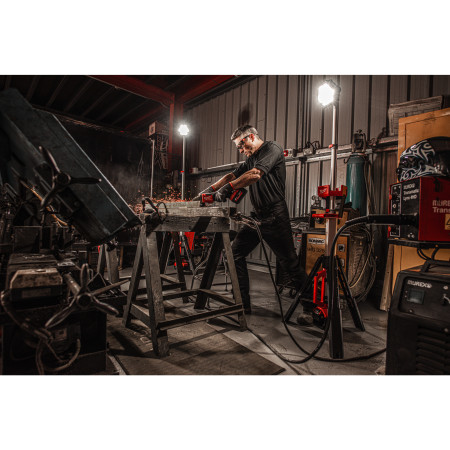 MILWAUKEE M18™ LED stojanová svítilna 4933451895