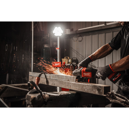 MILWAUKEE M18™ LED stojanová svítilna 4933451895