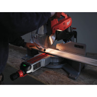 MILWAUKEE 12˝ (305 mm) posuvná pokosová pila s duálním zkosením 4933410205