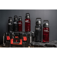 MILWAUKEE Packout láhev 1420 ml s víčkem – červená 4932498638