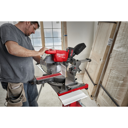 MILWAUKEE M18 FUEL™ ONE-KEY™  305 mm pokosová pila 4933471205
