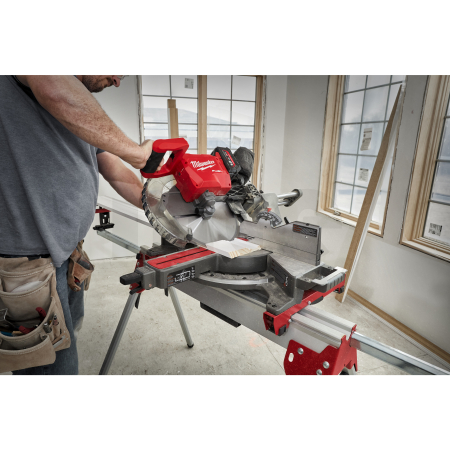 MILWAUKEE M18 FUEL™ ONE-KEY™  305 mm pokosová pila 4933471205