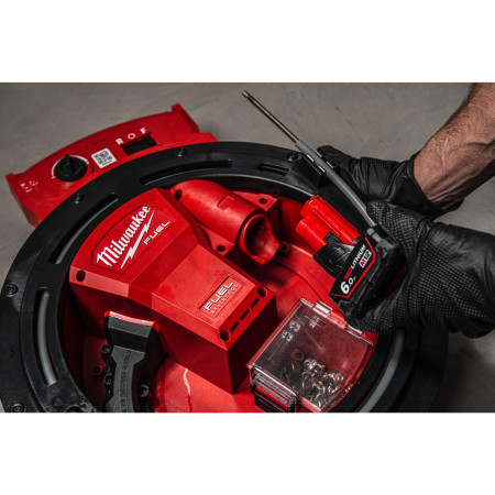 MILWAUKEE M12 HSFSM-602 vysokorychlostní čistič potrubí s ohebnou hřídelí, 2x baterie 6,0 Ah + nabíječka 4933498378
