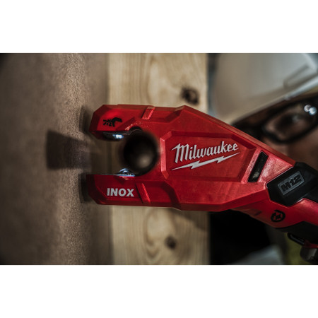 MILWAUKEE M12™ RAPTOR™ řezák na nerezové trubky 4933492052
