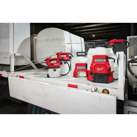 MILWAUKEE M18 BBPFP2-301 zádový postřikovač SWITCH TANK Gen2, rozprašovač, bez nádrže, 1x aku + nabíječka, 4933498962