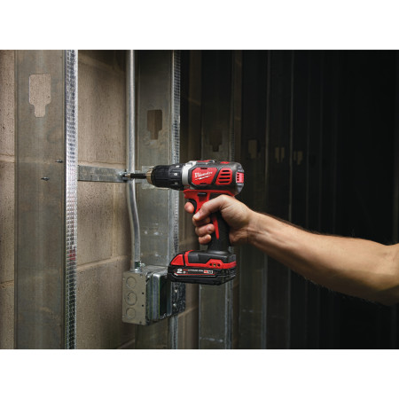 MILWAUKEE M18™ kompaktní vrtací šroubovák 4933443555