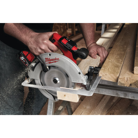 MILWAUKEE M18™ 66 mm bezuhlíková okružní pila na dřevo a plast 4933480789