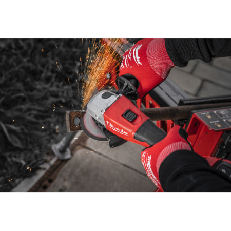 MILWAUKEE M18™ bezuhlíková úhlová bruska 125 mm s posuvným spínačem 4933492644