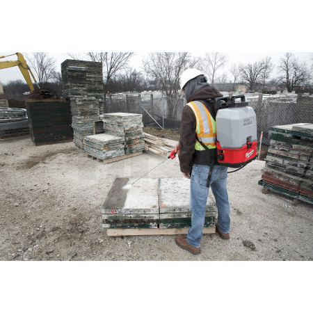 MILWAUKEE M18™ SWITCH TANK™ 15 l nádrž na kapaliny na beton 4933471371