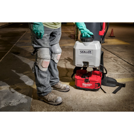 MILWAUKEE M18™ SWITCH TANK™ 15 l nádrž na kapaliny na beton 4933471371