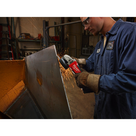 MILWAUKEE M18 FUEL™ 115 mm úhlová bruska s posuvným spínačem 4933448095
