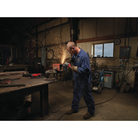 MILWAUKEE M18 FUEL™ 115 mm úhlová bruska s posuvným spínačem 4933443935