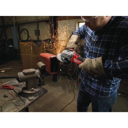 MILWAUKEE M18 FUEL™ 115 mm úhlová bruska s posuvným spínačem 4933443935