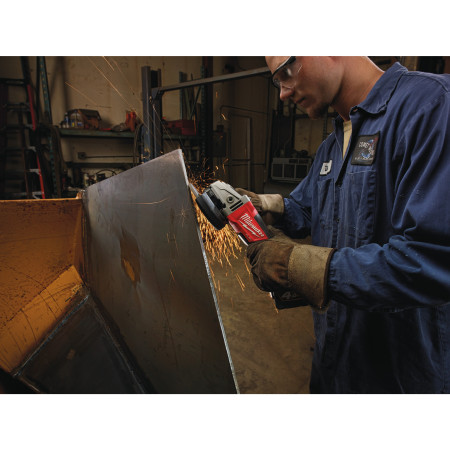 MILWAUKEE M18 FUEL™ 115 mm úhlová bruska s posuvným spínačem 4933443935