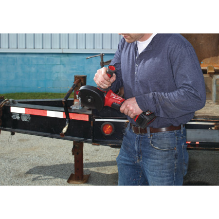 MILWAUKEE M18 FUEL™ 115 mm úhlová bruska s kolébkovým spínačem 4933447600