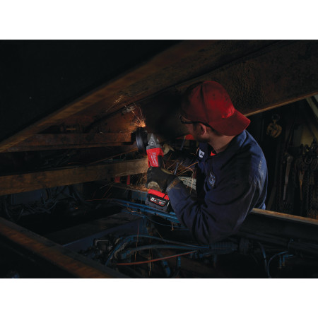 MILWAUKEE M18 FUEL™ 115 mm úhlová bruska s kolébkovým spínačem 4933451008