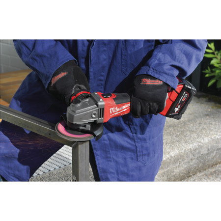 MILWAUKEE M18 FUEL™ 125 mm úhlová bruska s posuvným spínačem 4933443950