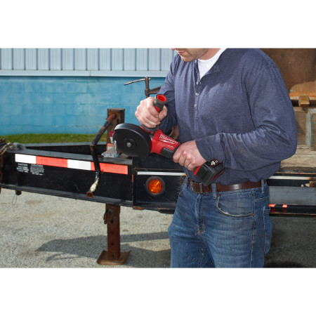MILWAUKEE M18 FUEL™ 125 mm úhlová bruska s kolébkovým spínačem 4933447615