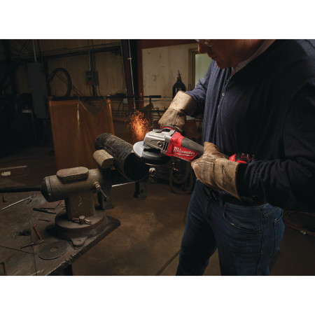 MILWAUKEE M18 FUEL™ 125 mm úhlová bruska s kolébkovým spínačem 4933448200