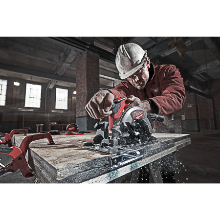 MILWAUKEE M18 FUEL™ 55 mm okružní pila na dřevo a plast 4933446235