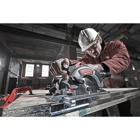 MILWAUKEE M18 FUEL™ 55 mm okružní pila na dřevo a plast 4933448155