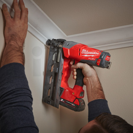 MILWAUKEE M18 FUEL™ 16 GA úhlová hřebíkovačka 4933451569