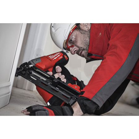 MILWAUKEE M18 FUEL™ 16 GA úhlová hřebíkovačka 4933451570