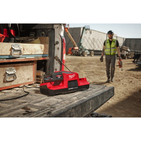 MILWAUKEE M18 FUEL supernabíječka se dvěma sloty 4932492532