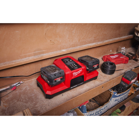 MILWAUKEE M18 FUEL supernabíječka se dvěma sloty 4932492532