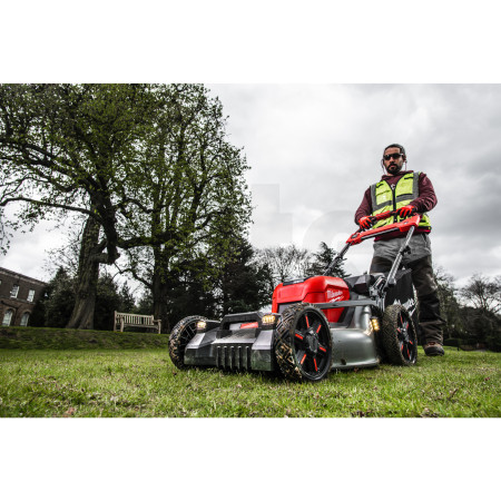 MILWAUKEE M18 FUEL™ 53 cm sekačka na trávu s pojezdem 4933479584