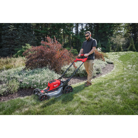 MILWAUKEE M18 FUEL™ sekačka s pojezdem 46 cm na dva akumulátory 4933499214