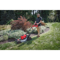 MILWAUKEE M18 FUEL™ sekačka s pojezdem 46 cm na dva akumulátory 4933499214